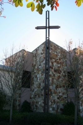 Vestavia Hills Baptist Church Front View With Cross image. Click for full size.
