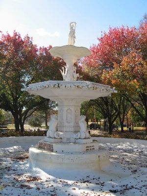 Soldiers Memorial Fountain image. Click for full size.