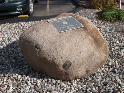 Boulder with Veterans Memorial Walkway Park - Plaque image. Click for full size.