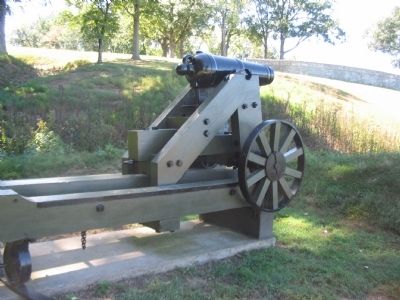 Reproduction 32-pdr Carronade image. Click for full size.