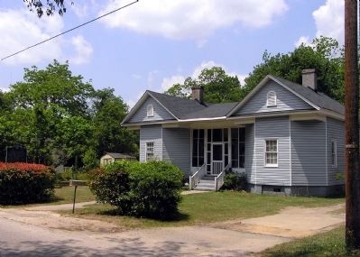 Wide view of the Edmund H. Deas Marker image. Click for full size.