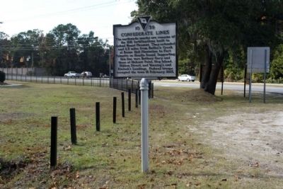 Confederate Lines Marker seen along Old Georgetown Road...US 17 in background. Click for full size. Confederate Lines Marker seen along Old Georgetown Road...US 17 in background image. Click for full size.