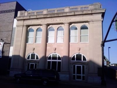 Old Rapides Bank Building image. Click for full size.