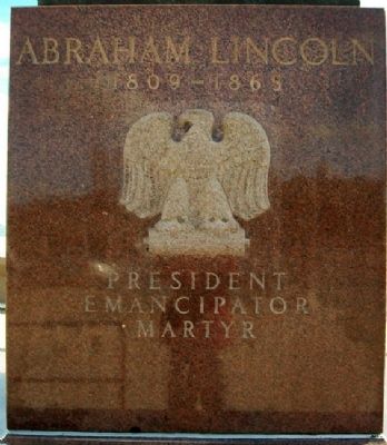 Abraham Lincoln Statue North Face image. Click for full size.