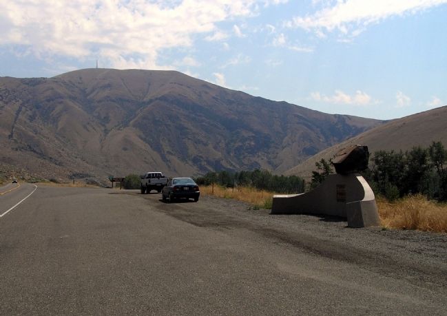 Wide view of the Beck Memorial image. Click for full size.