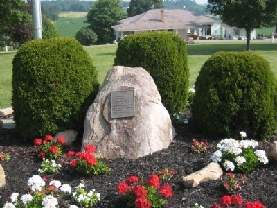 Tribute Marker to the Smith Family that Developed and Operated the Ohio Cavern. image. Click for full size.