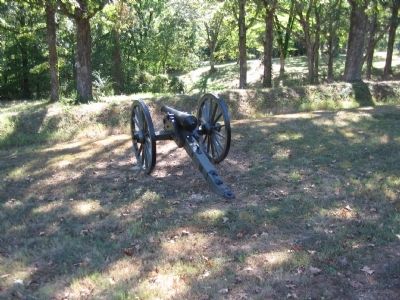 Confederate Trenches and Field Howitzer image. Click for full size.