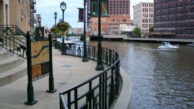 Milwaukee's Bridge War Marker image. Click for full size.