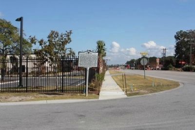 French Botanical Garden Marker, Aviation Avenue, looking eastward image. Click for full size.