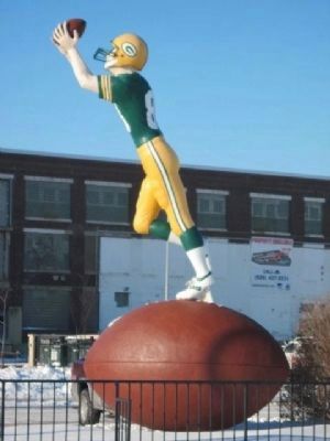Green Bay Packer Statue next to Marker image. Click for full size.