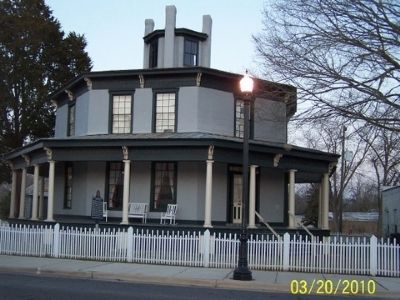 The Octagon House image. Click for full size.