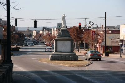 Rear View of the Emma Sansom Monument image. Click for full size.