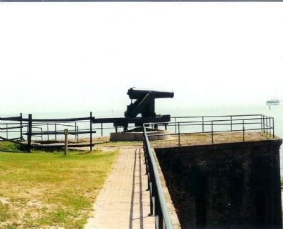 Fort Gaines cannon image. Click for full size.