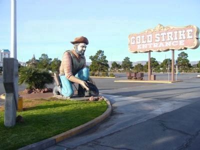 Entrance to the Gold Strike Hotel image. Click for full size.