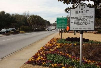 Beaufort Marker, moved to a new location in 2010, looking west along Boundry Street (US 21) image. Click for full size.