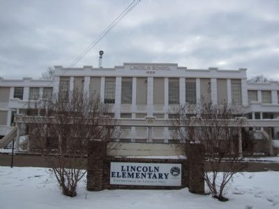 Lincoln Elementary School image. Click for full size.