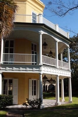 William Aiken House courtyard view, seen from King Street image. Click for full size.