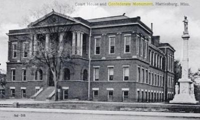 Forrest County Courthouse<br>and Confederate Monument image. Click for full size.