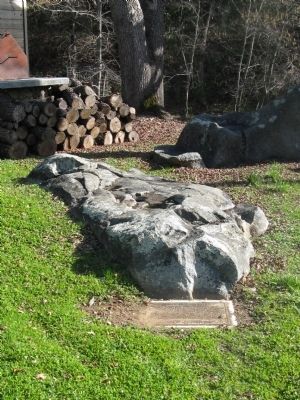 Indian Grinding Rock and Marker image. Click for full size.