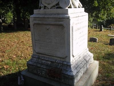 Grave Marker of Admiral David Glasgow Farragut image. Click for full size.