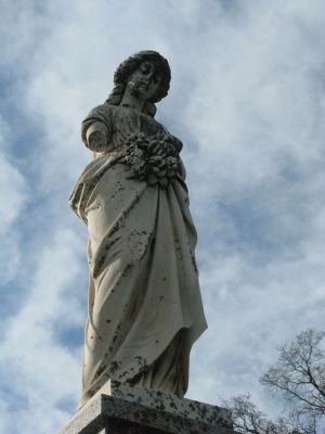 Close-Up of the Top of the Monument image. Click for full size.