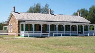 Fort Larned Officers' Quarters image. Click for full size.