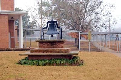 First Baptist Church Bell and Marker image. Click for full size.