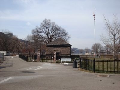 Fort Pitt Blockhouse image. Click for full size.