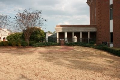University of Alabama�s Slavery Apology Marker image. Click for full size.