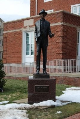 Jimmy Stewart Statue image. Click for full size.