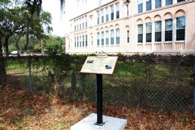 10 Hildreth Drive Marker and The Fullerwood School. Click for full size. 10 Hildreth Drive Marker and The Fullerwood School image. Click for full size.