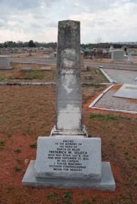 Lt. Frederick W. Selleck<br>Tombstone image. Click for full size.