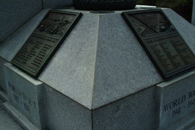 Close View of World War I and World War II Plaques image. Click for full size.