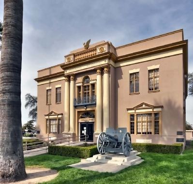 Veteran's Memorial Building, Hanford CA image. Click for full size.