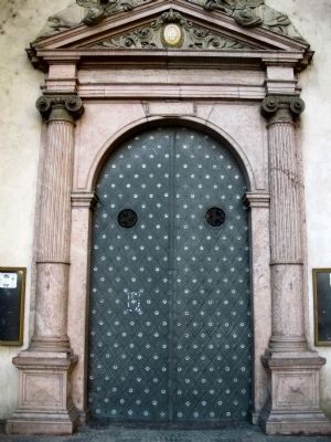 Church of St. Salvador - Entrance image. Click for full size.