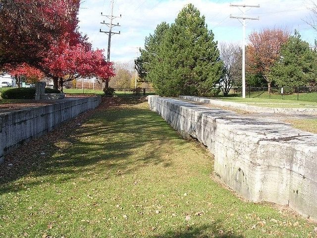 Remains of the West Troy Weighlock in the Maplewood Historic Park image. Click for full size.