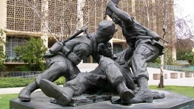 Lao Hmong American War Memorial Statue image. Click for full size.