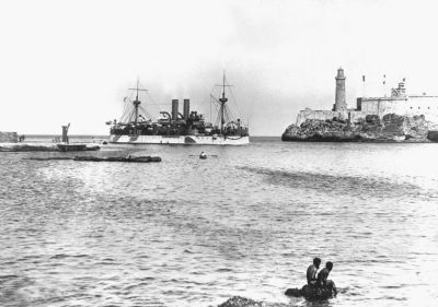 USS <i>Maine</i> entering Havana harbor.. Click for full size. USS <i>Maine</i> entering Havana harbor. image. Click for full size.