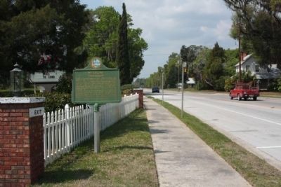 Melrose Marker, looking west along State Road 26, near Quail Street image. Click for full size.