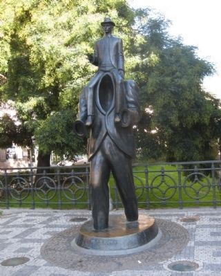 Statue of Franz Kafka image. Click for full size.