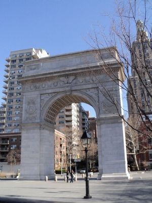 Washington Arch (South View) image. Click for full size.