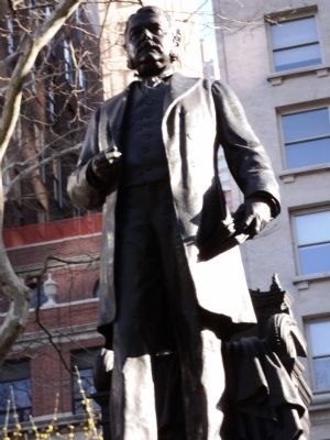 Closeup of Chester Alan Arthur Statue image. Click for full size.