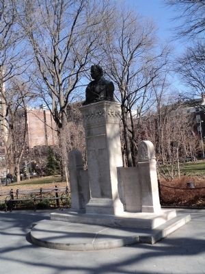 Monument in Washington Square Park image. Click for full size.