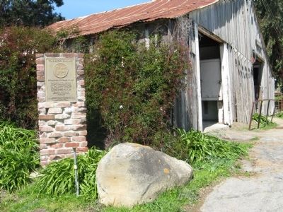 Garrod Farms Marker and Antique -1903 Barn image. Click for full size.