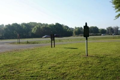 Owensboro Marker, seen looking south along U.S. 301/98 near Withlacoochee State Trail image. Click for full size.