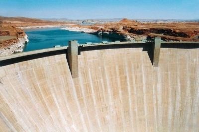 Glen Canyon Dam - Lake Powell image. Click for full size.