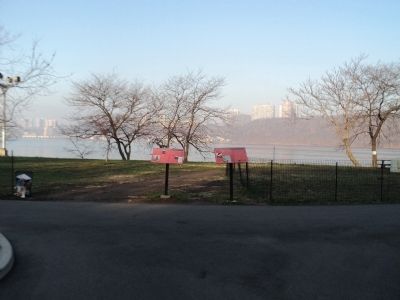 Markers at Fort Washington Park image. Click for full size.