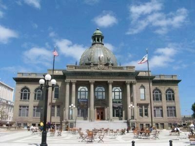 "Old" San Mateo County Courthouse and Plaza image. Click for full size.