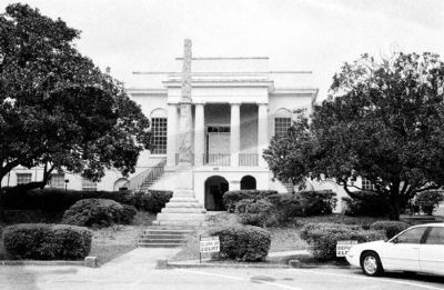 Colleton County Courthouse image. Click for full size.
