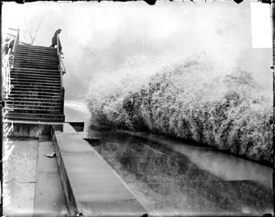 Wave breaking on the shore of Lake Michigan by Lincoln Park image. Click for full size.